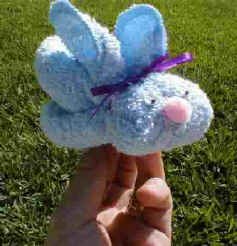 handbunny.jpg (12240 bytes)